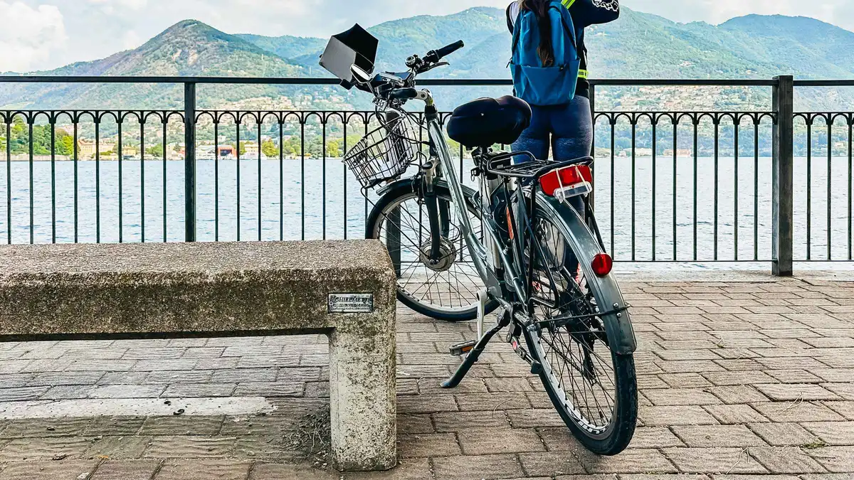 Electric bikes on a guided tour along the Como lakefront on Lake Como