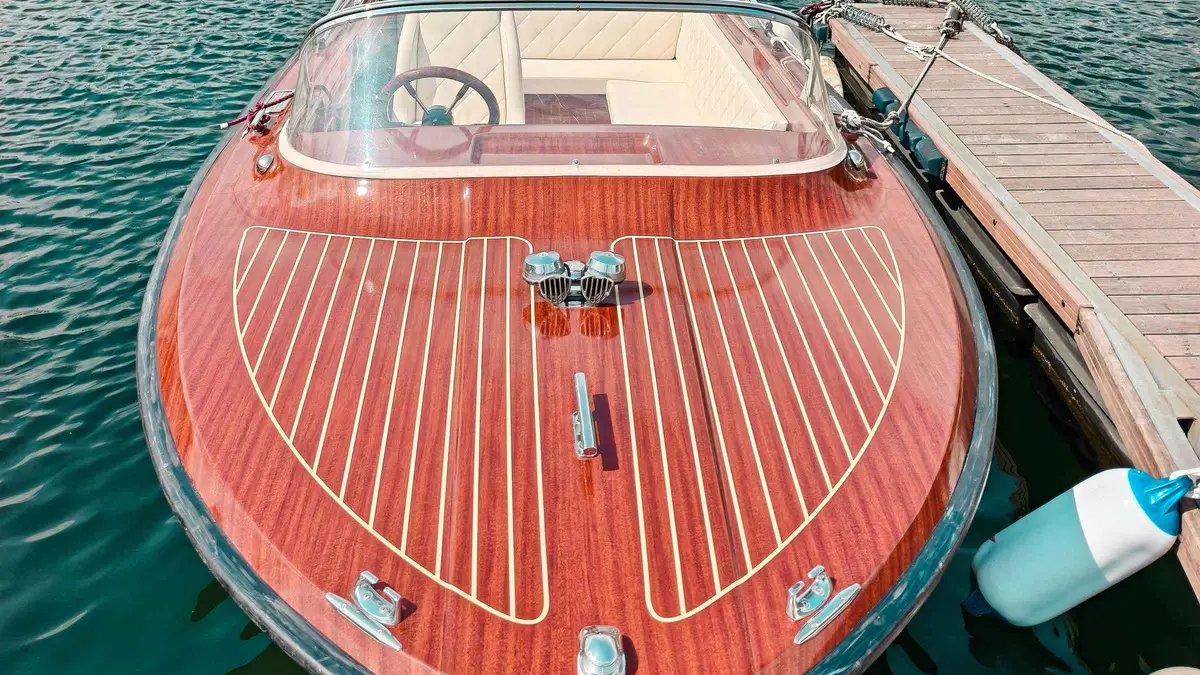 Vintage wooden boat on a private boat tour of Lake Como near Cernobbio