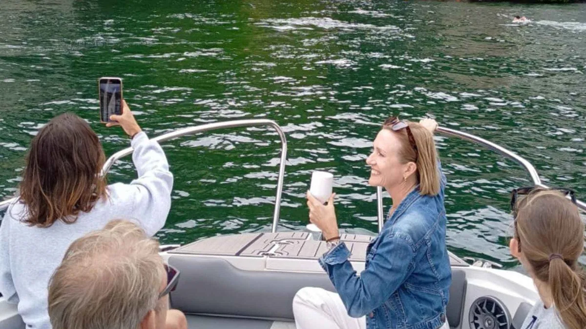 Private motorboat on an exclusive boat tour of Lake Como passing Villa d'Este